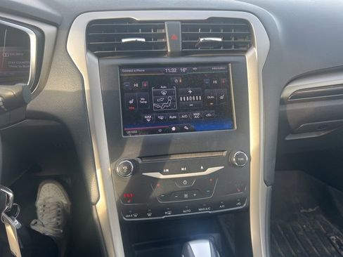 Used 2013 Ford Fusion SE image 11