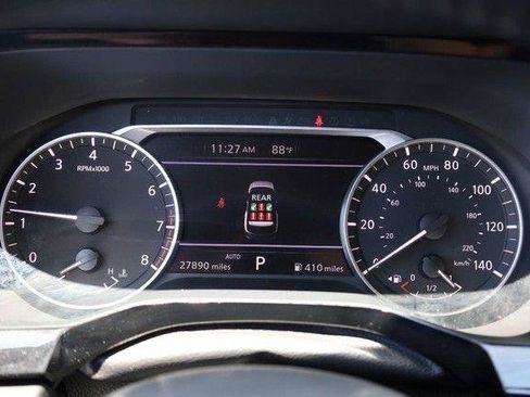 Used 2025 Nissan Pathfinder SV AWD/4WD image 12