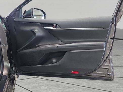 Used 2024 Toyota Camry SE image 15