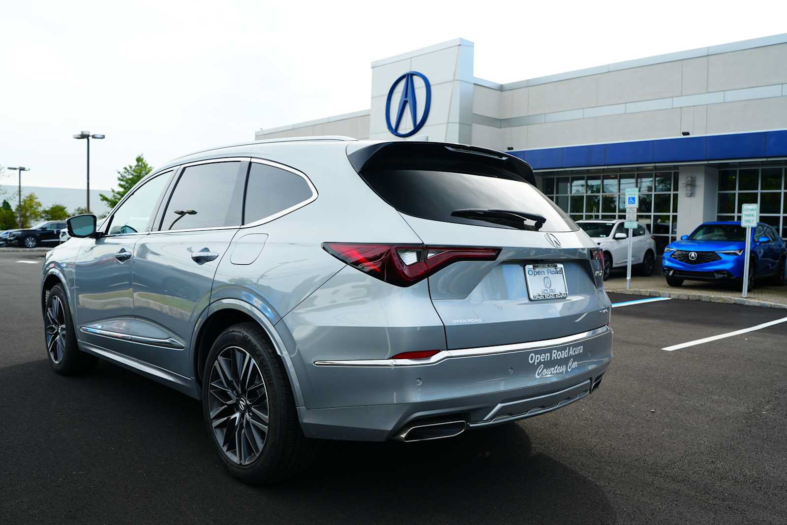 Certified 2026 Acura MDX w/ Advance Package AWD/4WD image 5