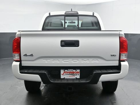 Used 2016 Toyota Tacoma SR image 8