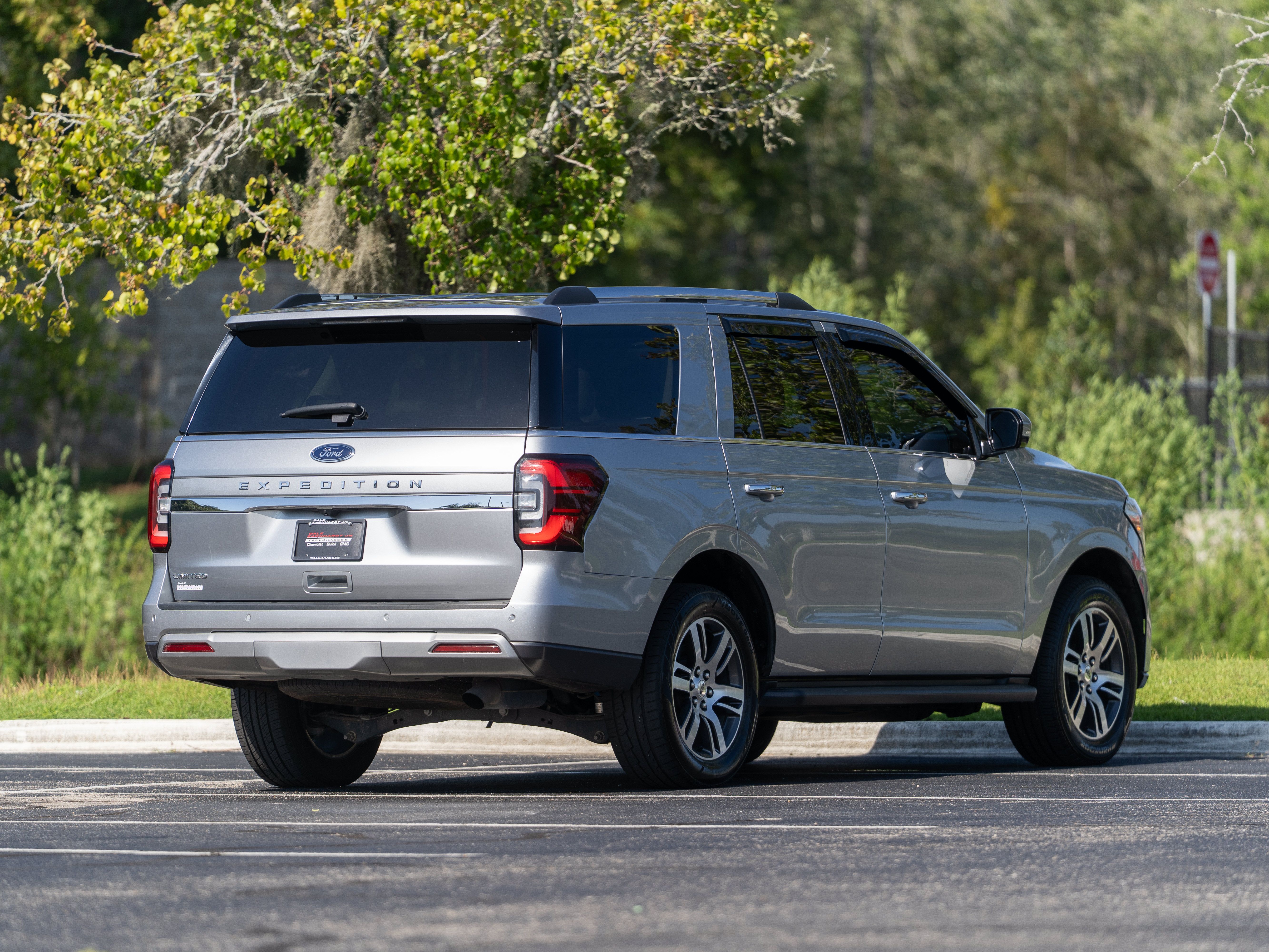Used 2024 Ford Expedition Limited AWD/4WD image 47