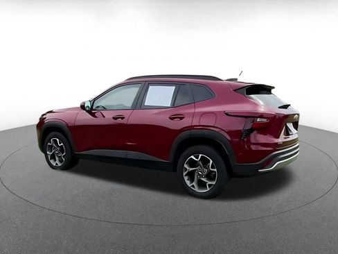 Used 2025 Chevrolet Trax LT FWD image 16