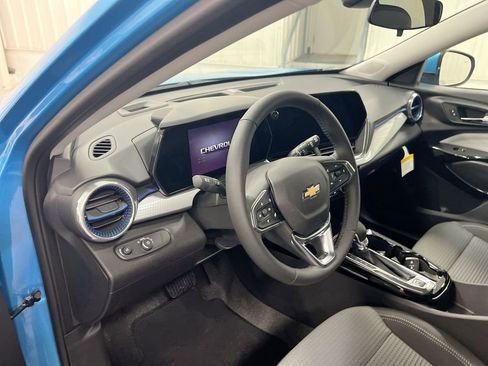 Used 2025 Chevrolet Trax LT w/ Driver Confidence Package FWD image 10