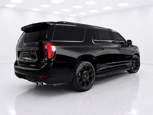 Used 2026 Chevrolet Suburban RST AWD/4WD image 5