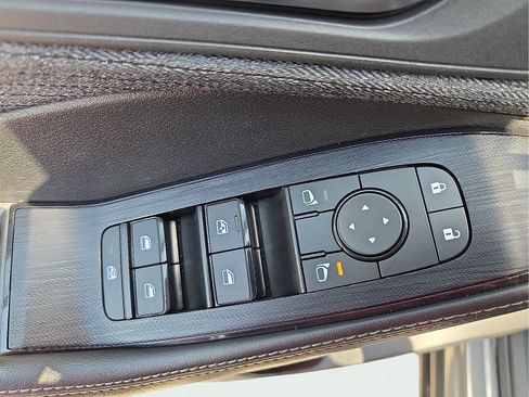 Used 2023 Nissan Rogue SV FWD image 15