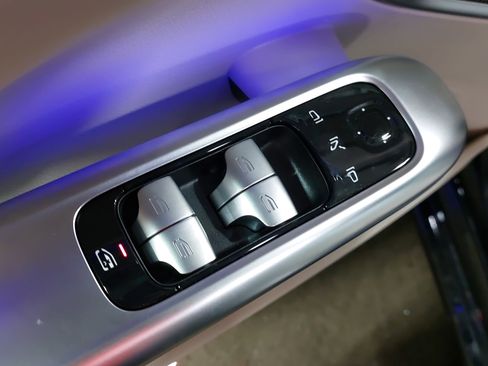 Certified 2025 Mercedes-Benz C 300 Sedan image 29