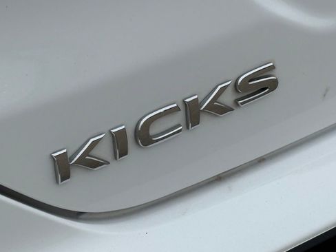 Used 2022 Nissan Kicks S image 10