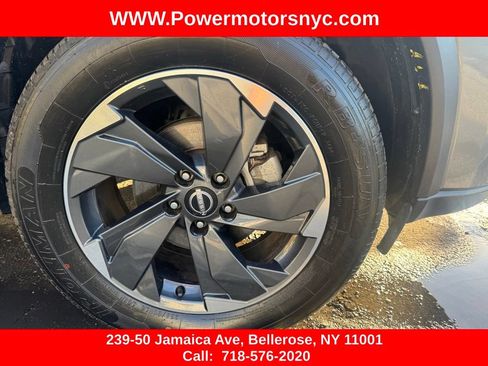 Used 2024 Nissan Rogue SV FWD image 16