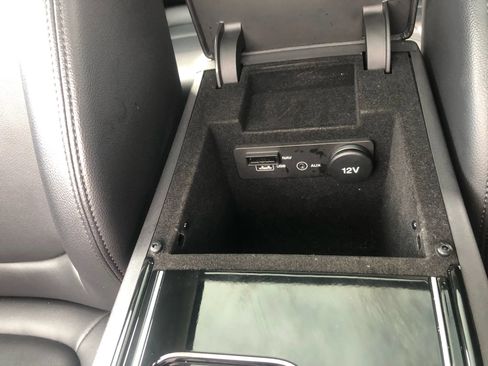 Used 2018 Jaguar XE Premium RWD image 17
