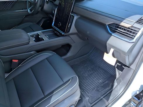 New 2026 GMC Acadia Denali w/ Super Cruise Package image 17