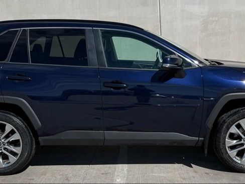 Used 2021 Toyota RAV4 XLE Premium image 3