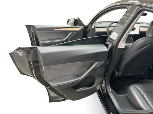Certified 2023 Tesla Model Y Long Range AWD/4WD image 10
