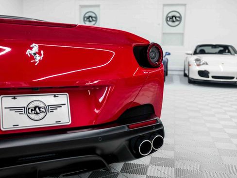 Used 2019 Ferrari Portofino RWD image 34