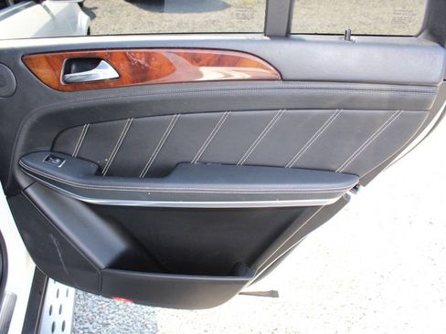 Used 2015 Mercedes-Benz GL 63 AMG 4MATIC w/ Accessory Chrome Package image 27