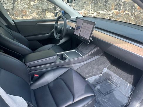 Used 2023 Tesla Model Y 2WD image 48