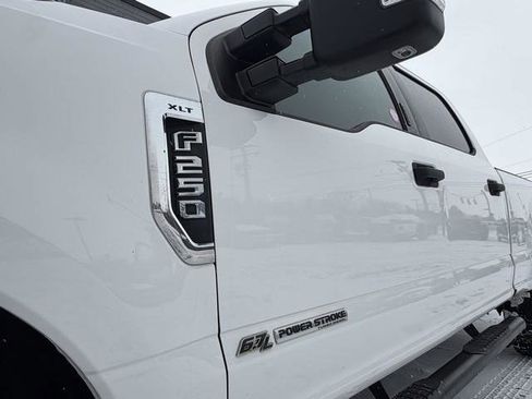 Used 2019 Ford F250 XLT w/ XLT Value Package image 4