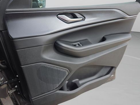 New 2025 Jeep Grand Cherokee L Laredo w/ Luxury Tech Group I RWD image 31