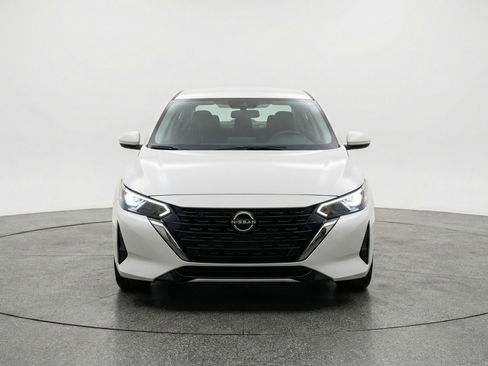 Used 2025 Nissan Sentra SV image 2