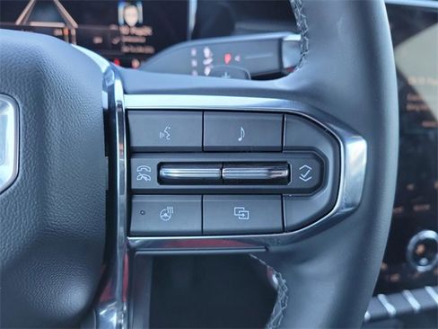 Used 2025 GMC Acadia Elevation image 28