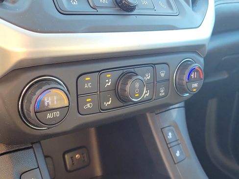 Used 2018 GMC Acadia SLE image 24