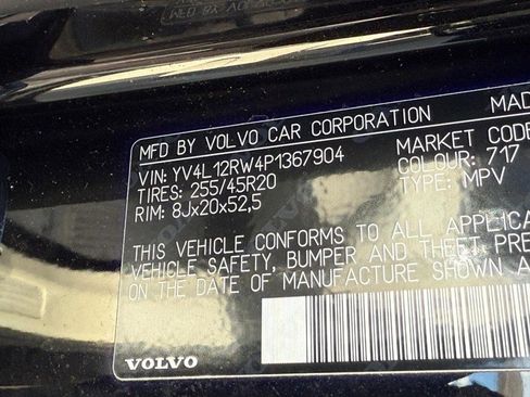 Certified 2023 Volvo XC60 B5 Plus w/ Climate Package image 23