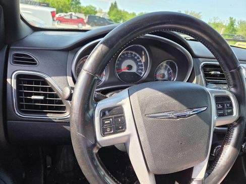 Used 2011 Chrysler 200 Touring FWD image 26