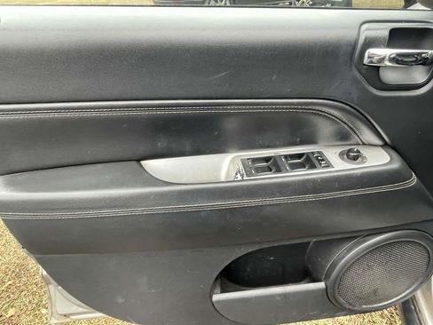 Used 2016 Jeep Compass High Altitude image 17