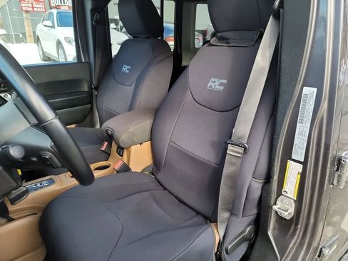 Used 2017 Jeep Wrangler Unlimited Rubicon w/ Connectivity Group image 9