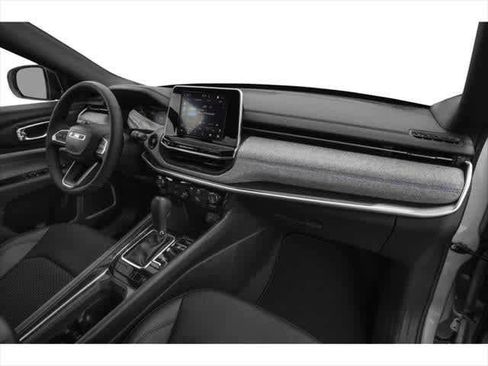 Used 2026 Jeep Compass Latitude AWD/4WD image 10