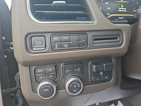 Used 2022 GMC Yukon SLT w/ SLT Luxury Package AWD/4WD image 30