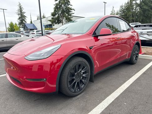Used 2023 Tesla Model Y AWD image 3