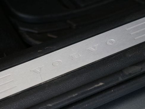 Used 2018 Volvo XC60 T6 Momentum w/ Vision Package image 38