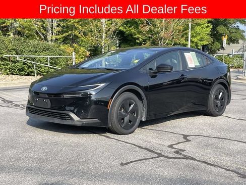Used 2024 Toyota Prius LE FWD image 1