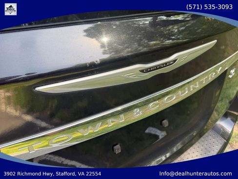 Used 2015 Chrysler Town & Country S FWD image 12