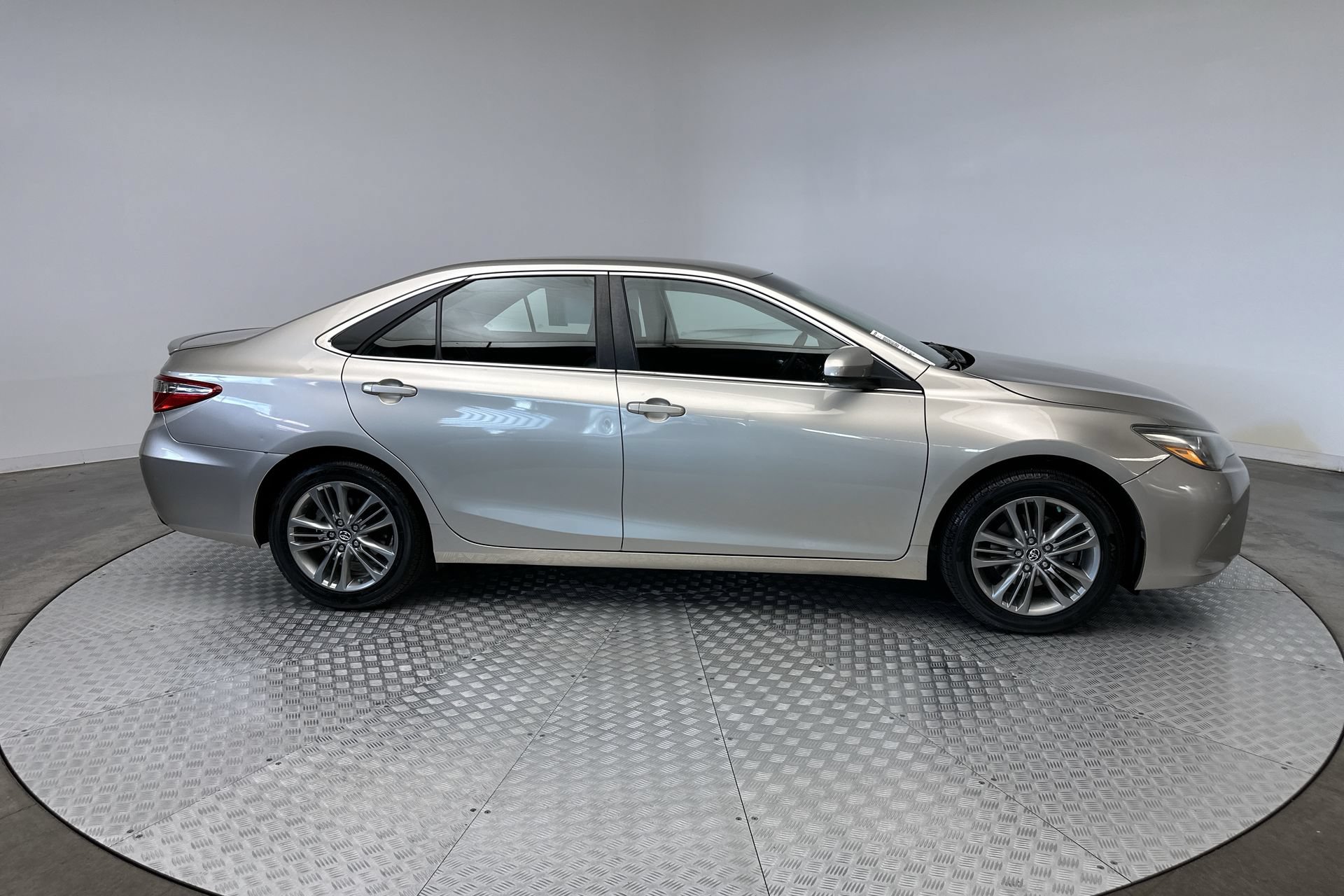 Used 2016 Toyota Camry SE FWD image 10
