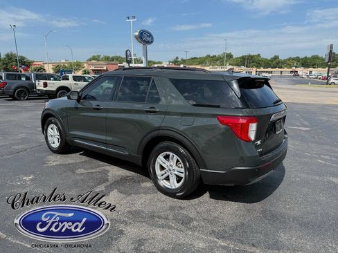 Used 2024 Ford Explorer XLT w/ Equipment Group 202A RWD image 5