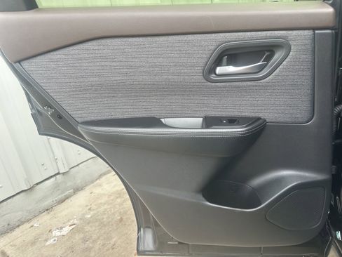 Used 2023 Nissan Rogue SV FWD image 13