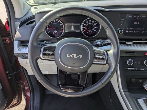 Used 2024 Kia Carnival LX image 18