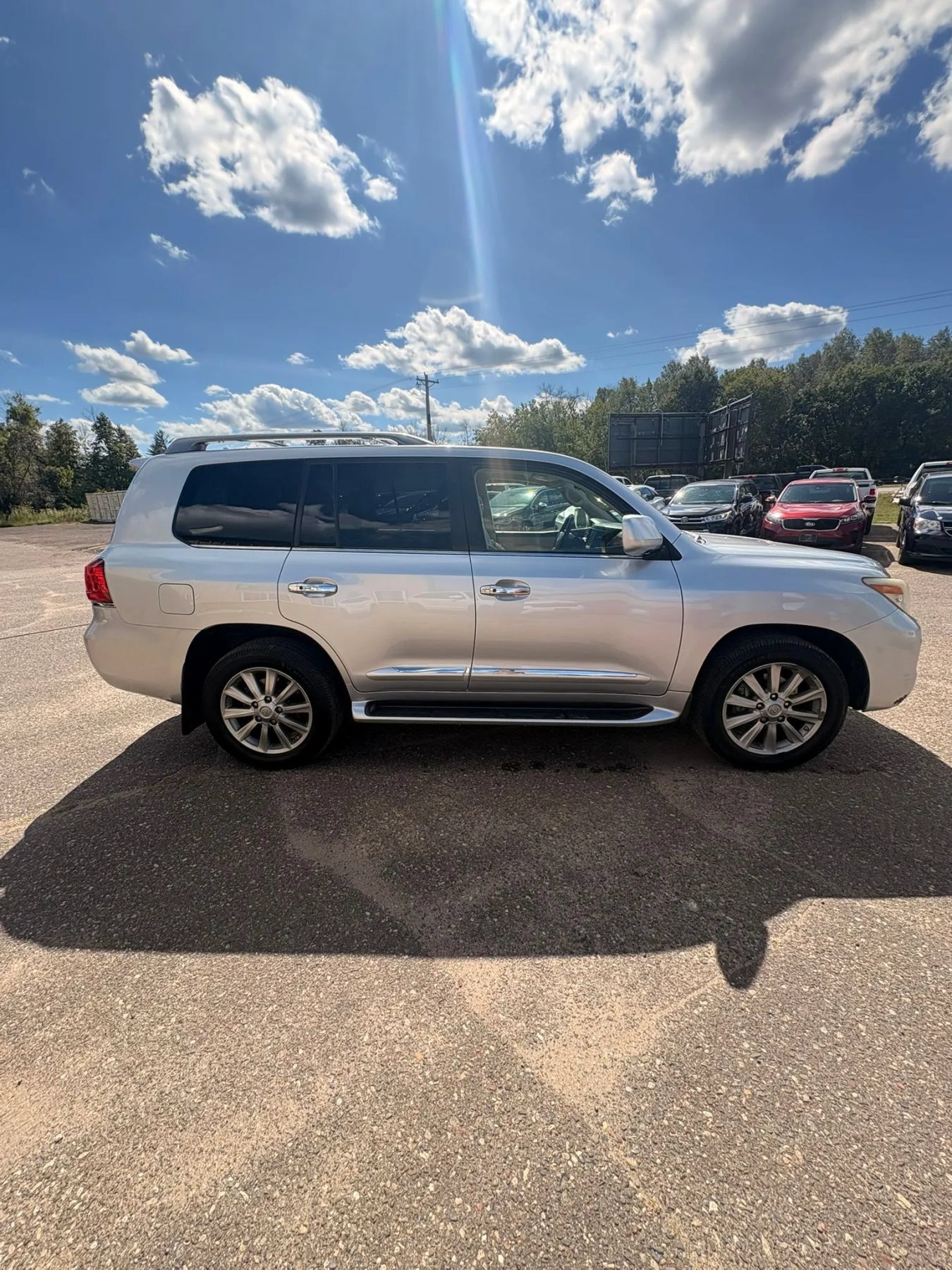 Used 2011 Lexus LX 570 4WD w/ Luxury Pkg image 4