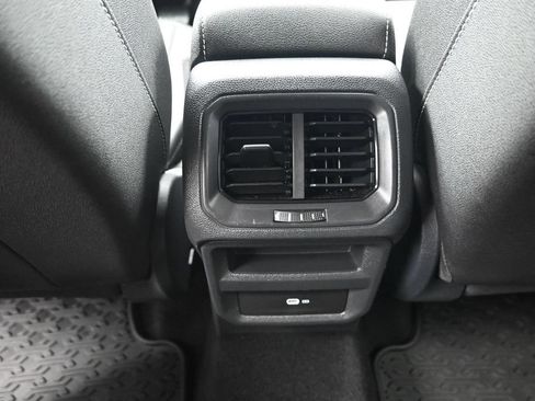 Used 2024 Volkswagen Taos SE FWD image 28