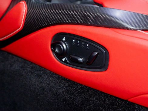 Used 2019 Aston Martin V8 Vantage Coupe image 38