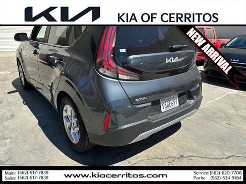 Certified 2025 Kia Soul LX w/ LX Technology Package FWD image 3