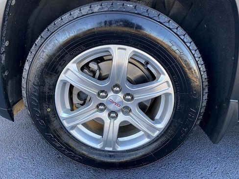 Used 2019 GMC Acadia SLE image 8