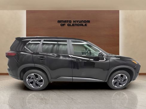 Used 2025 Nissan Rogue SV FWD image 7