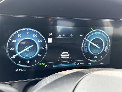 New 2025 Hyundai Elantra Limited image 8