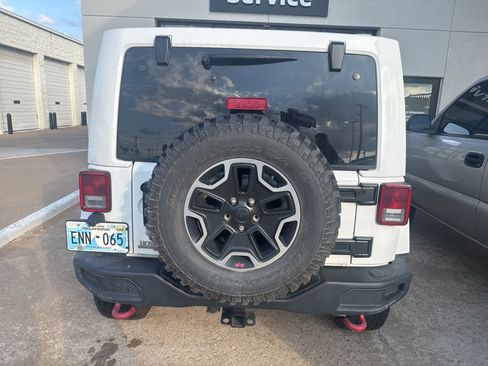 Used 2016 Jeep Wrangler Unlimited Rubicon AWD/4WD image 3