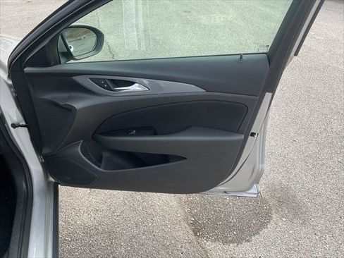 Used 2018 Buick Regal Preferred image 30