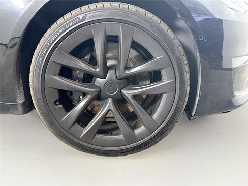 Used 2021 Tesla Model S Plaid image 8