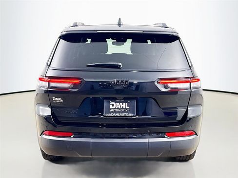 Used 2023 Jeep Grand Cherokee L Laredo image 12